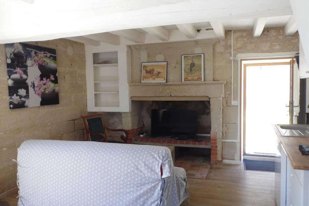 Maisonnette Climatisee Avec Parking Prive Doue-en-Anjou Exterior foto